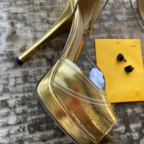 Worn once.  Pretty GOLD FENDI shoes - Picture 6 of 8